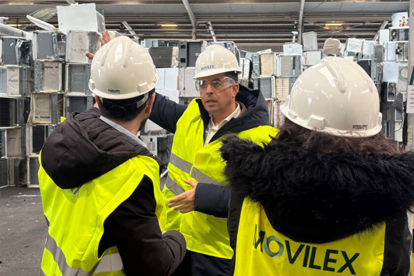 Visita del Comisionado para la Economía Circular a las instalaciones de Movilex Badajoz en Lobón